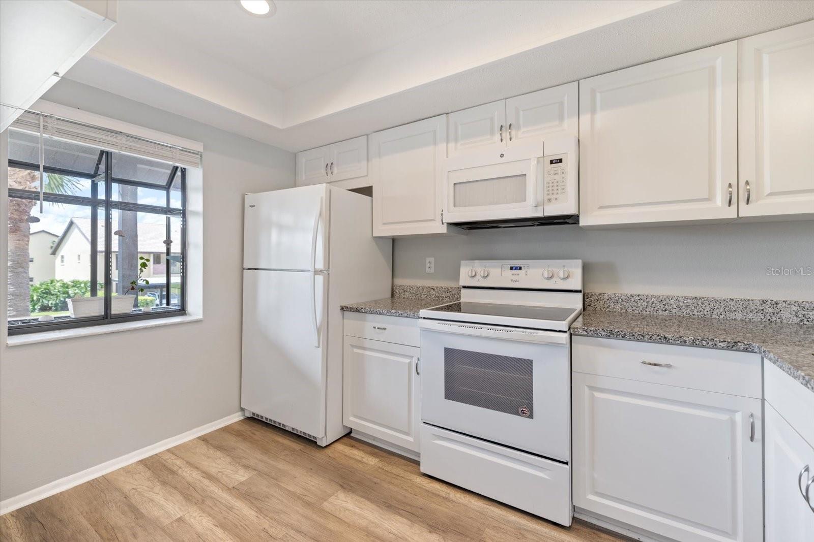 335 THREE LAKES LN #B — photo 9
