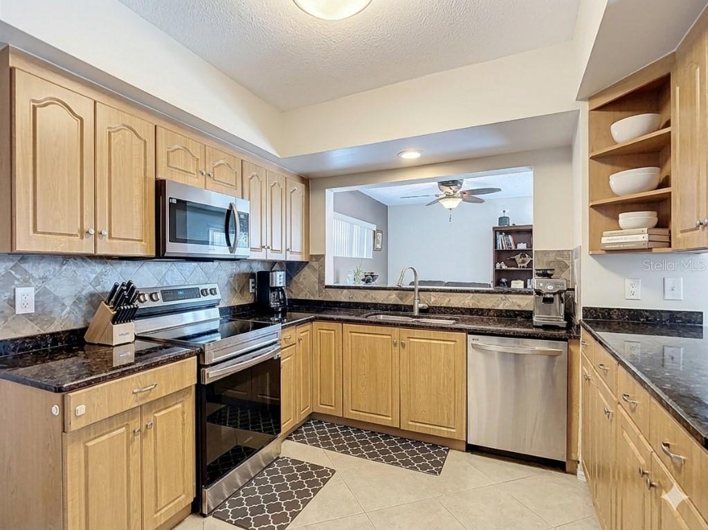 3114 W PARIS ST — photo 3