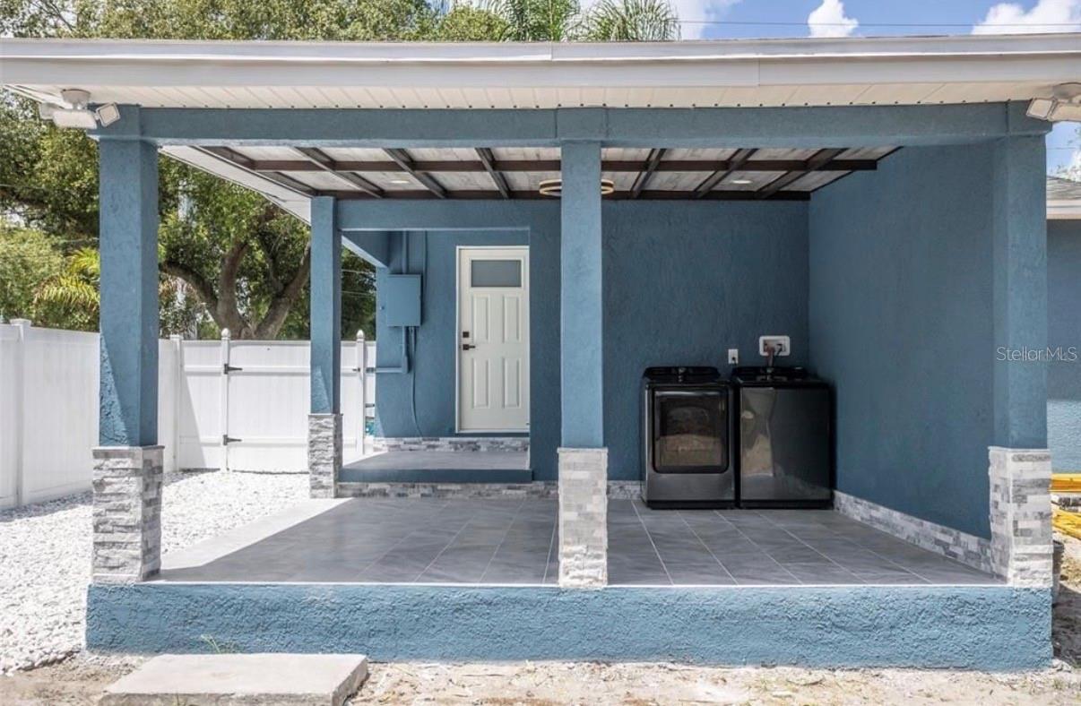 8907 N BOULEVARD — photo 11