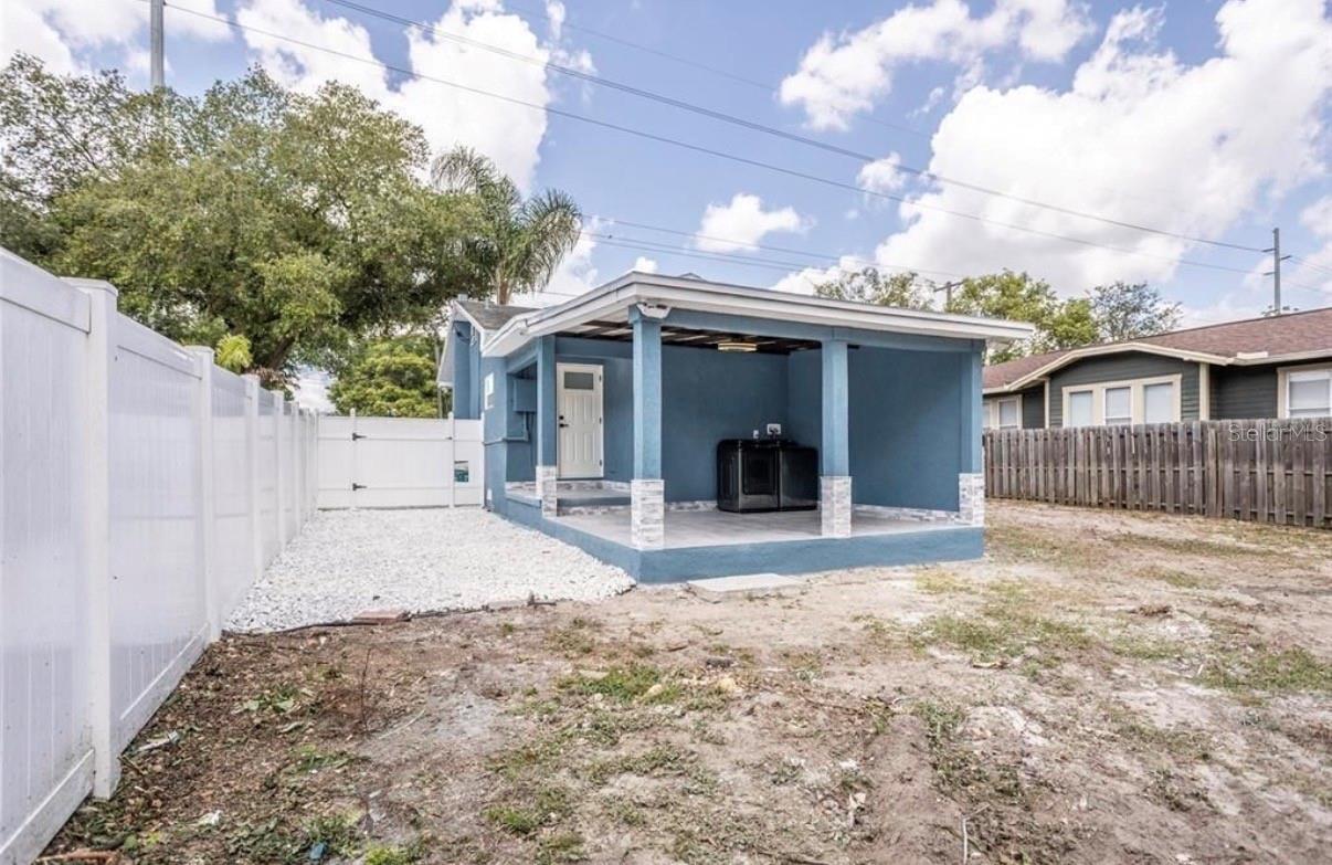 8907 N BOULEVARD — photo 15