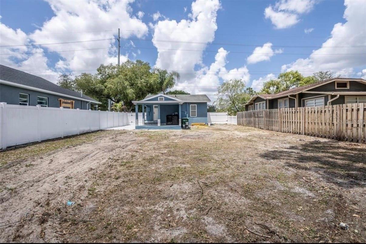 8907 N BOULEVARD — photo 22