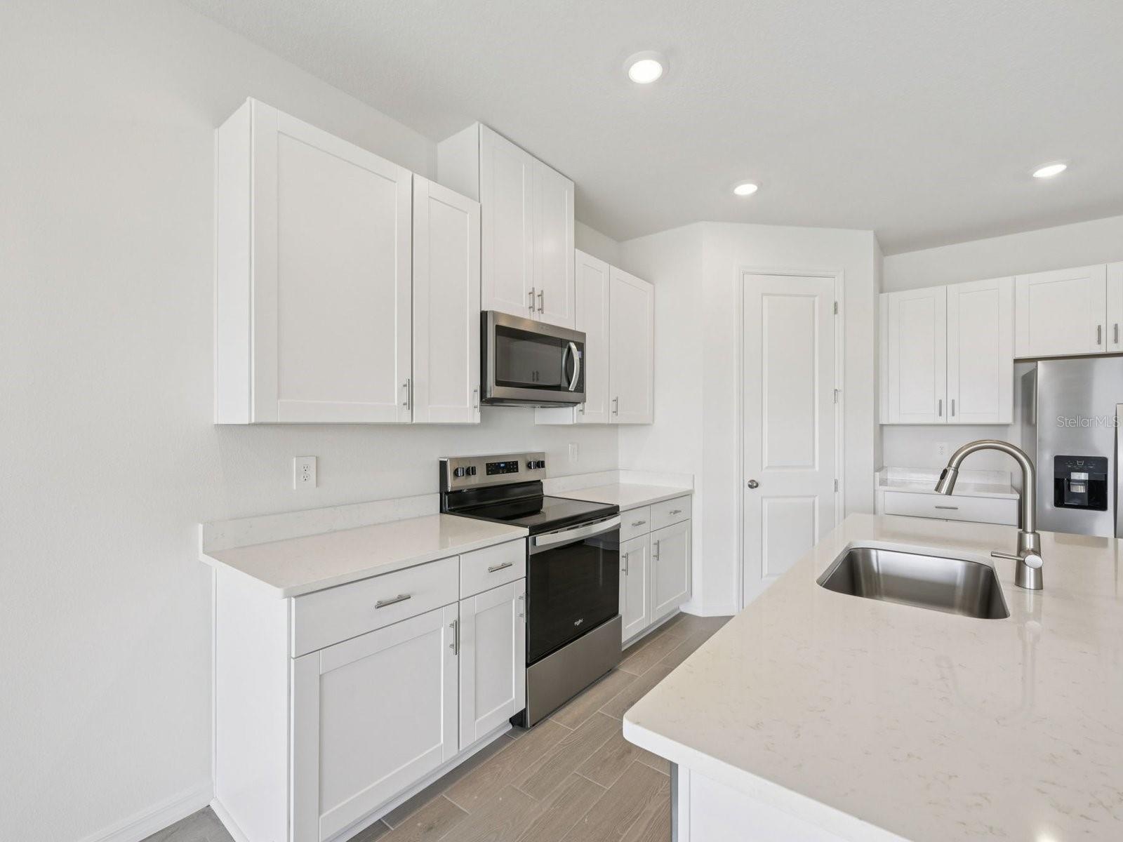 9009 VENETIA CT — photo 4