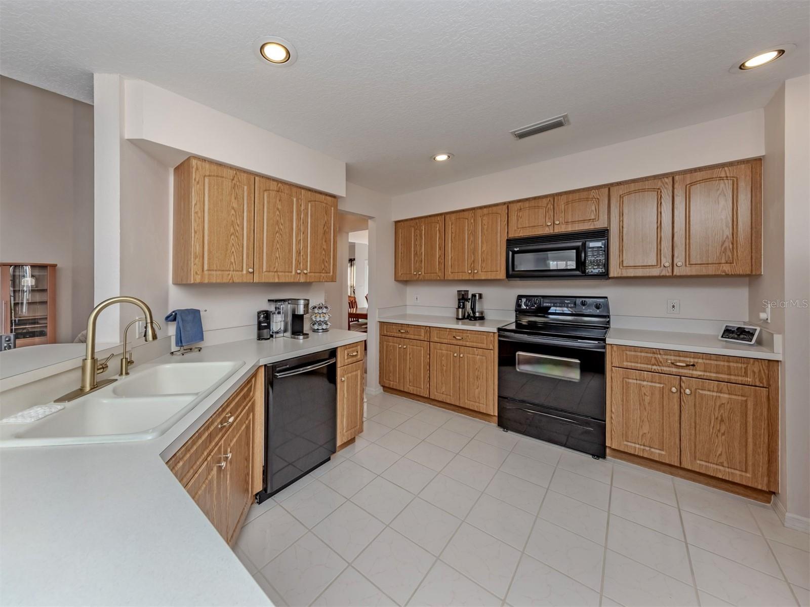 897 COLONIAL RD — photo 14