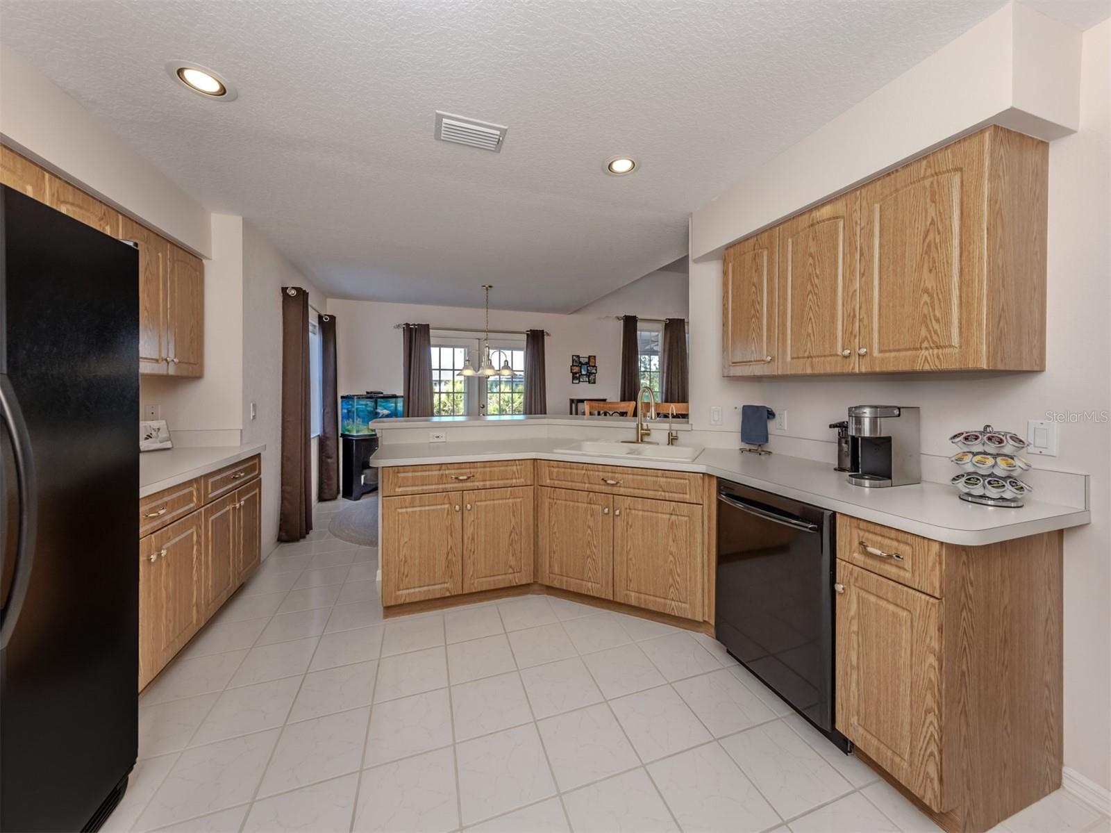 897 COLONIAL RD — photo 15