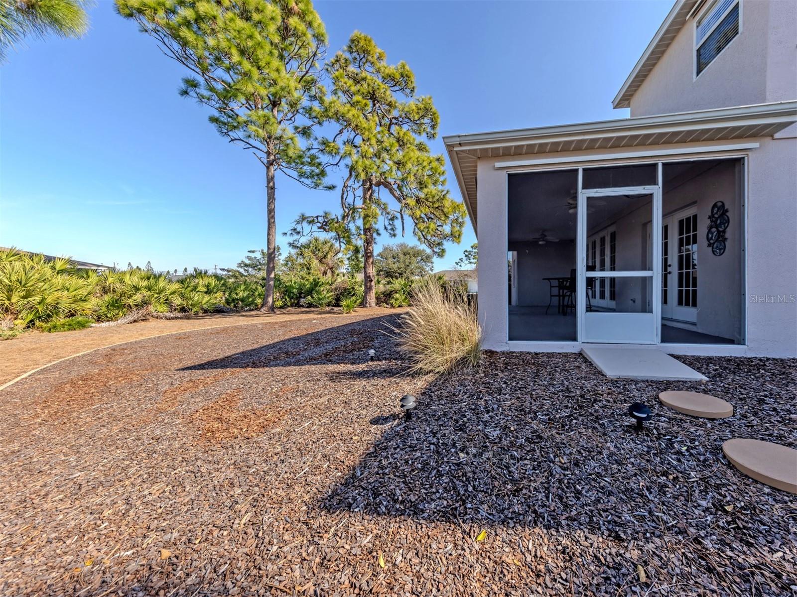 897 COLONIAL RD — photo 28