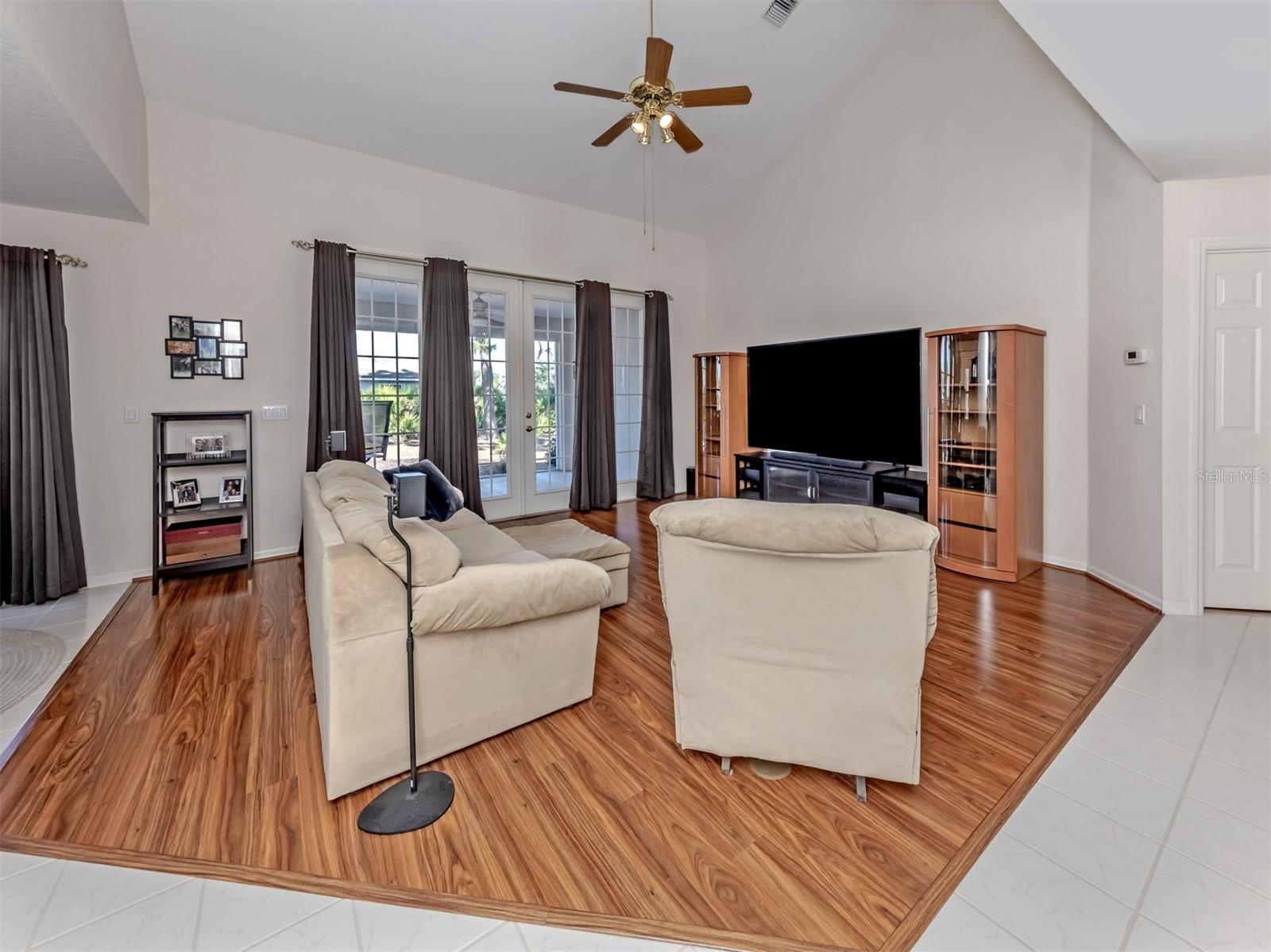 897 COLONIAL RD — photo 8