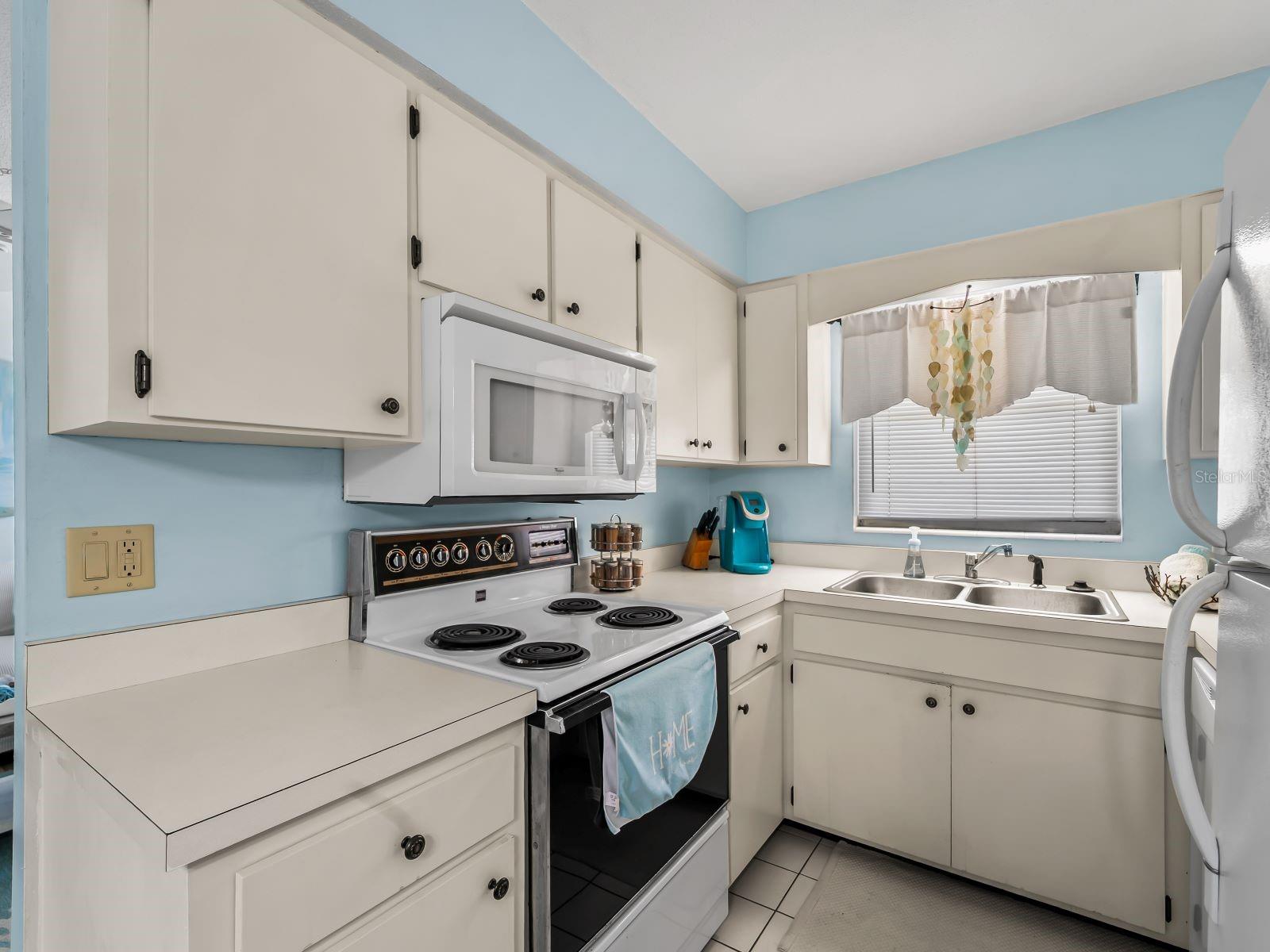 210 PARK BLVD N #122 — photo 12
