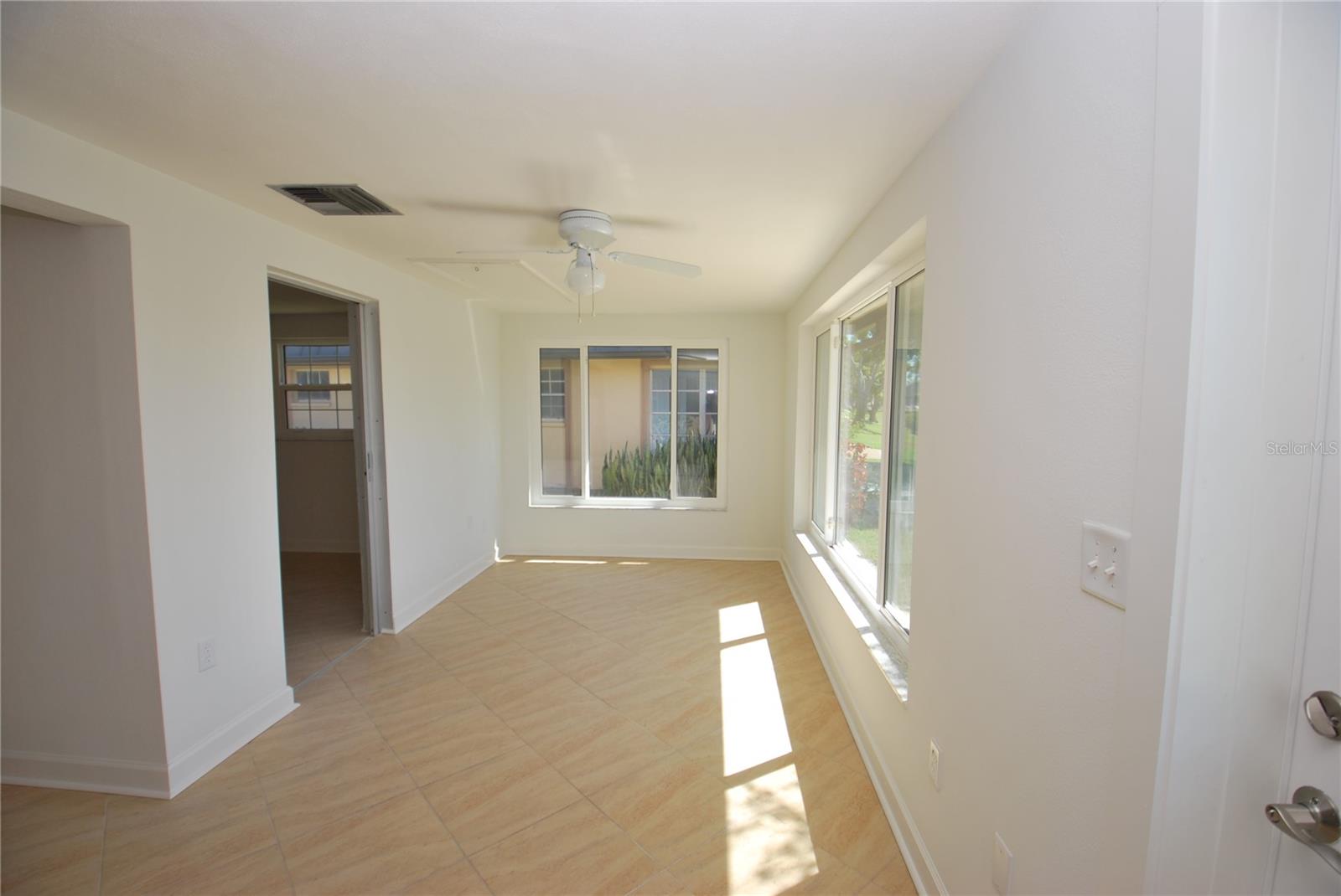 4136 STRATFORD DR — photo 16
