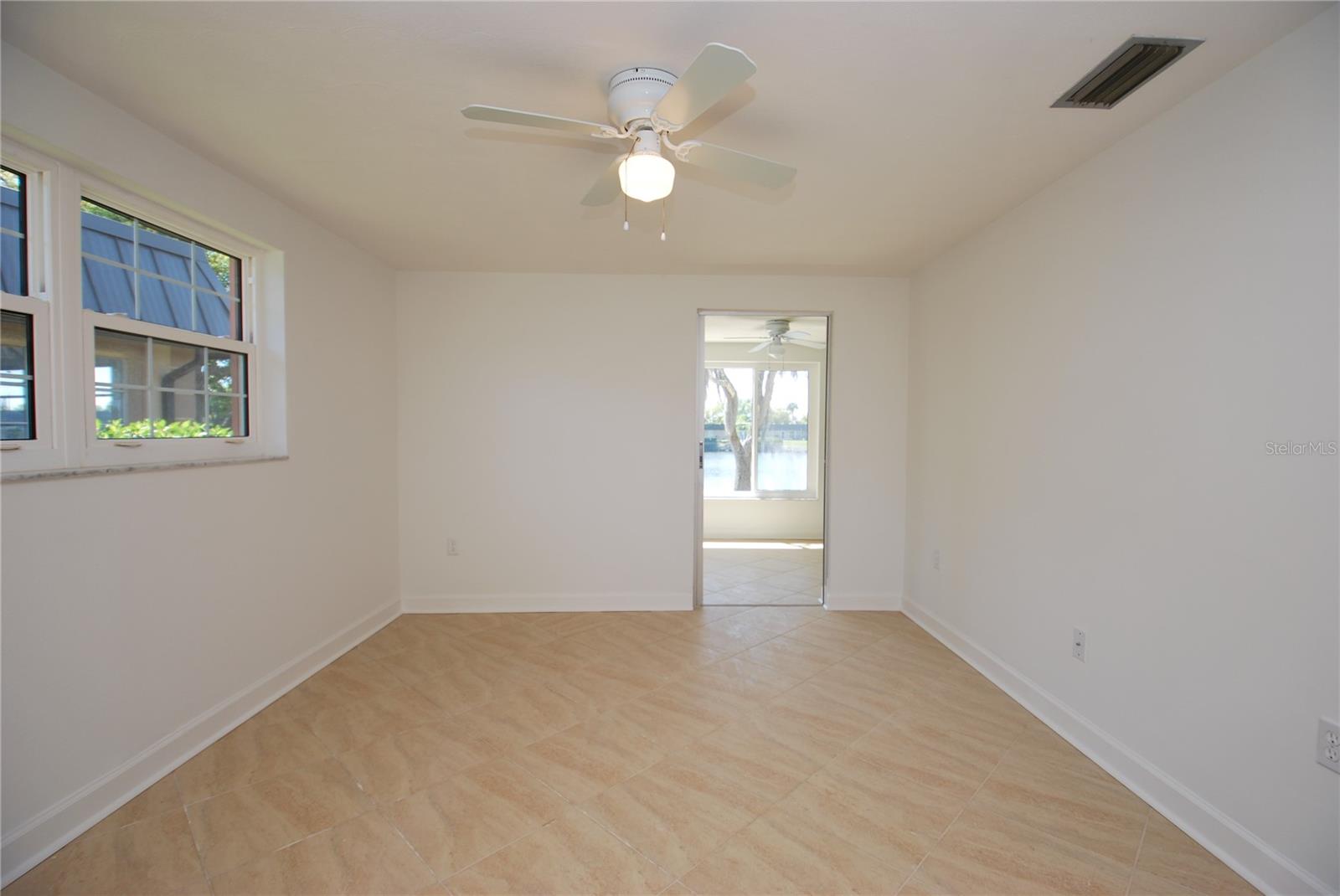 4136 STRATFORD DR — photo 20