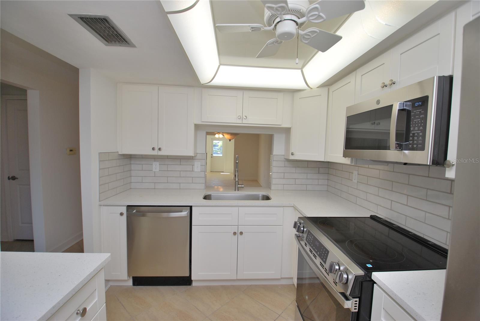 4136 STRATFORD DR — photo 7