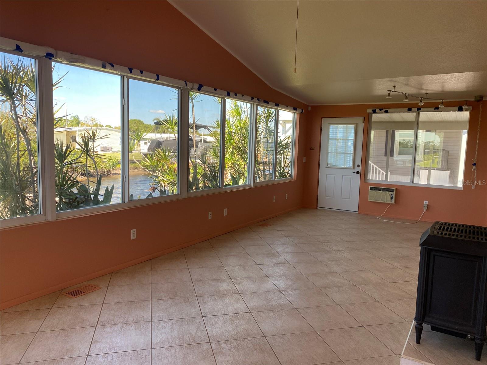 724 BLACKBURN BLVD — photo 23