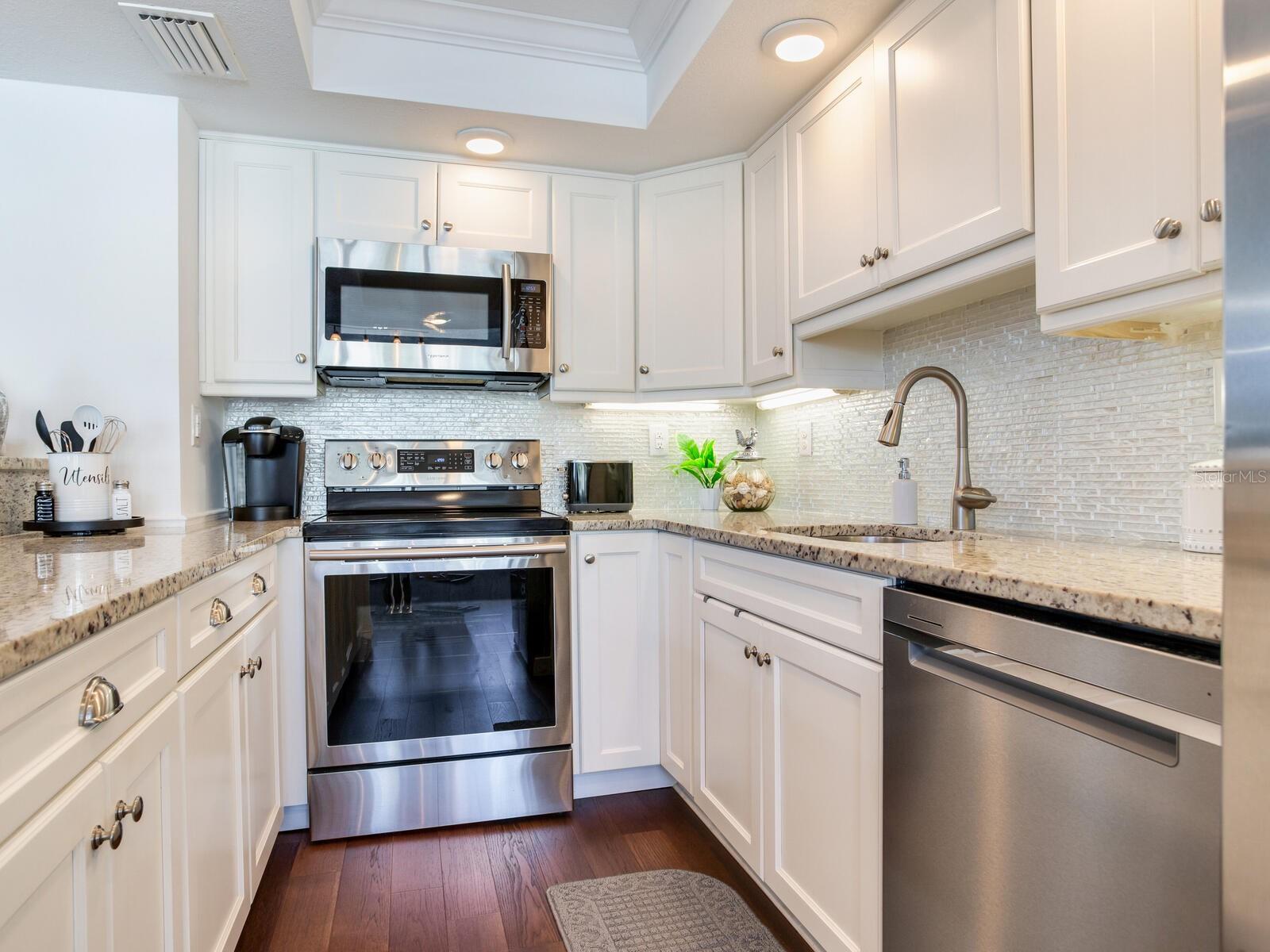 660 ISLAND WAY #202 — photo 22