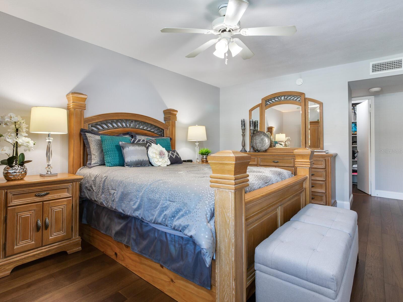 660 ISLAND WAY #202 — photo 32