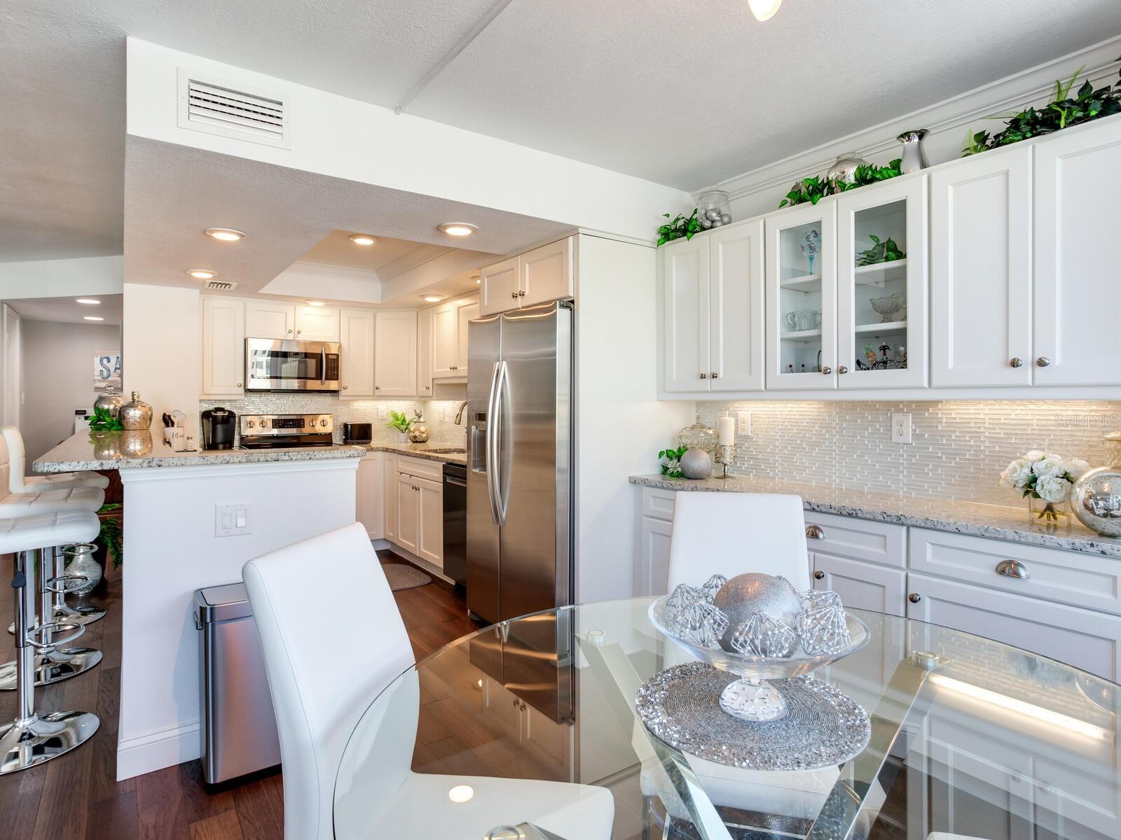 660 ISLAND WAY #202 — photo 10