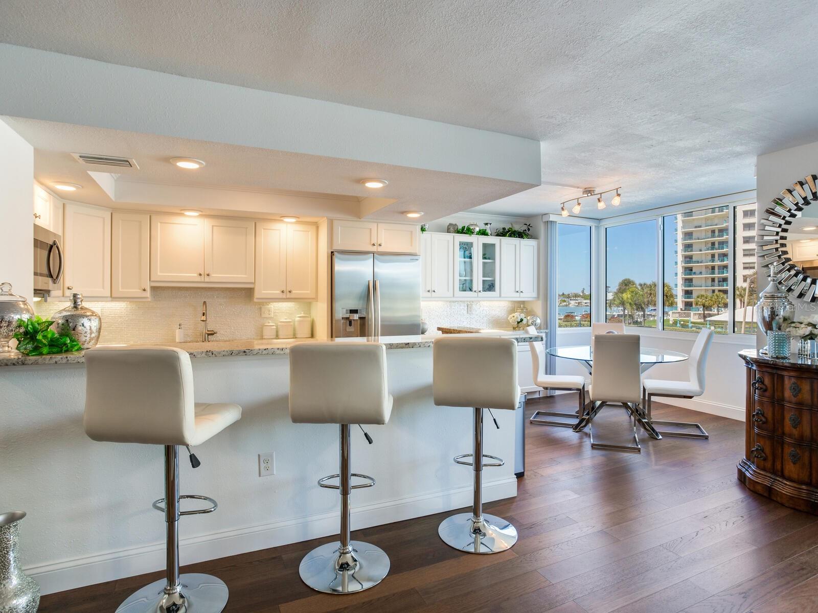 660 ISLAND WAY #202 — photo 5