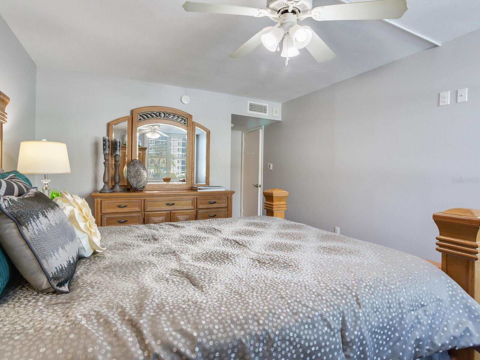 660 ISLAND WAY #202 — photo 33