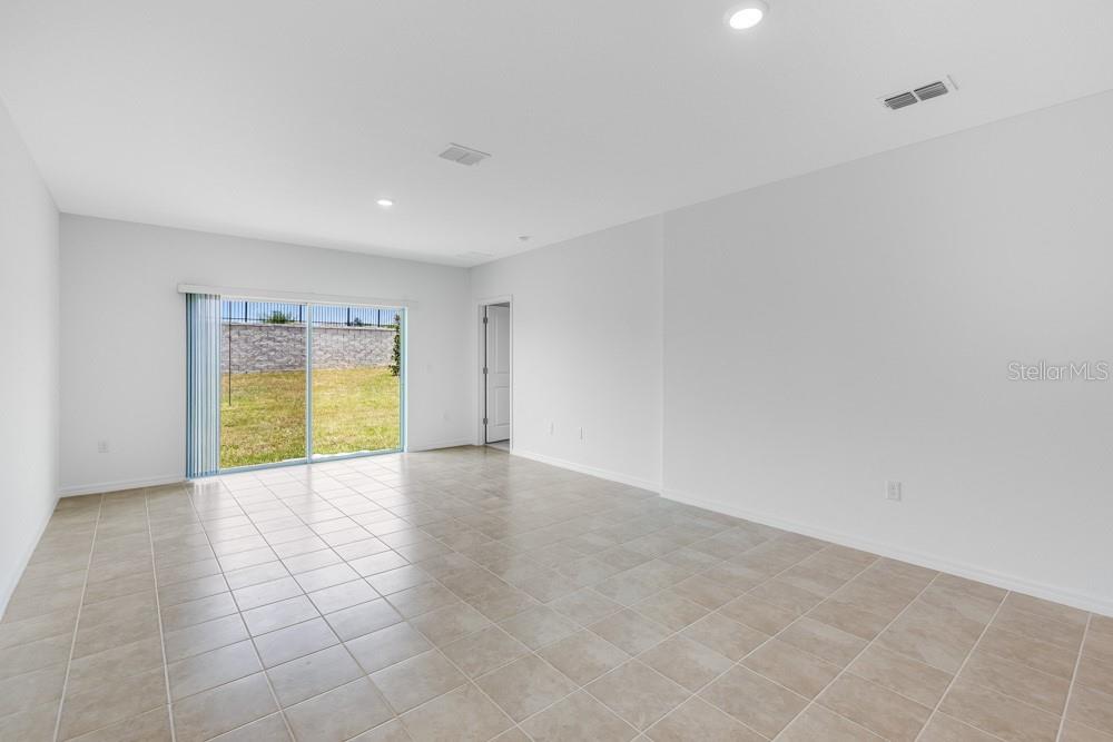 13836 SHELLMORE AVE — photo 3