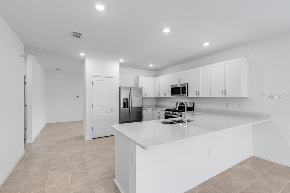 13836 SHELLMORE AVE — photo 2