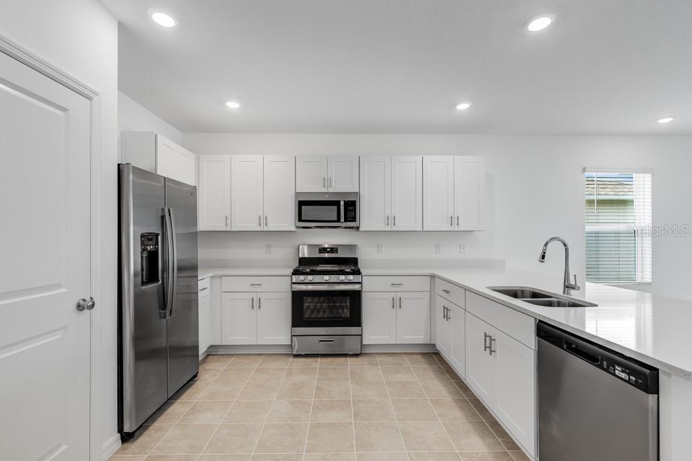 13836 SHELLMORE AVE — photo 6