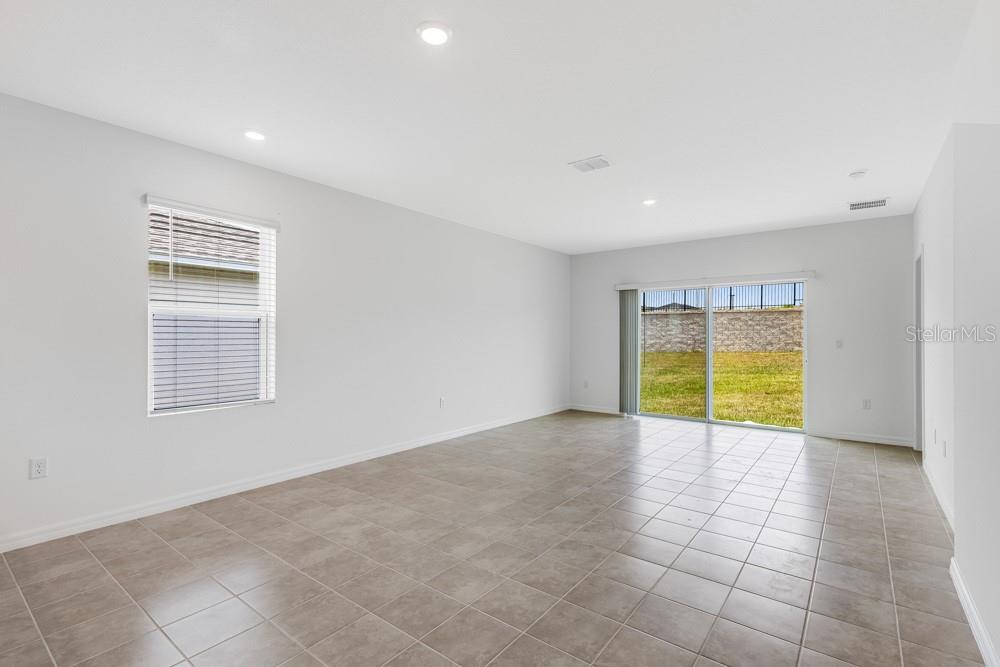 13836 SHELLMORE AVE — photo 10