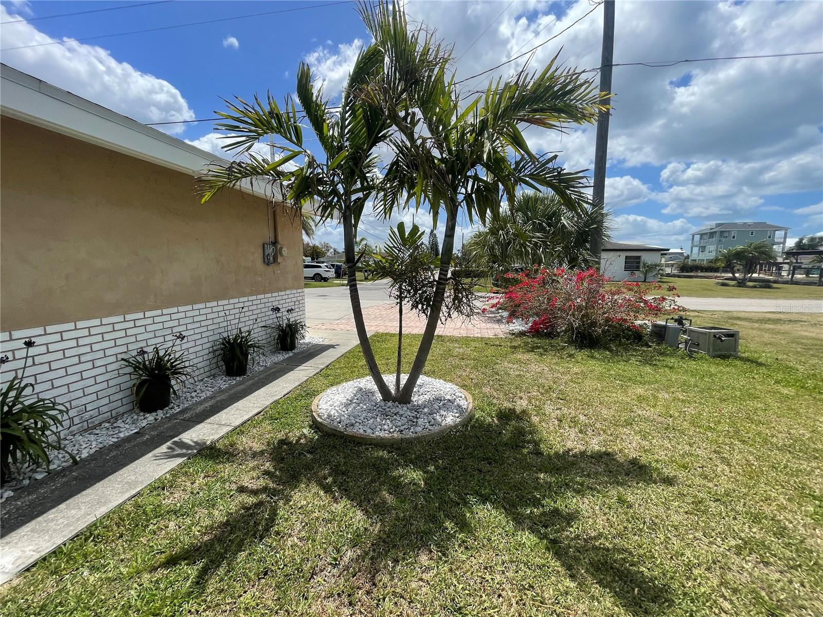 6403 LONNIE LEE LN — photo 2