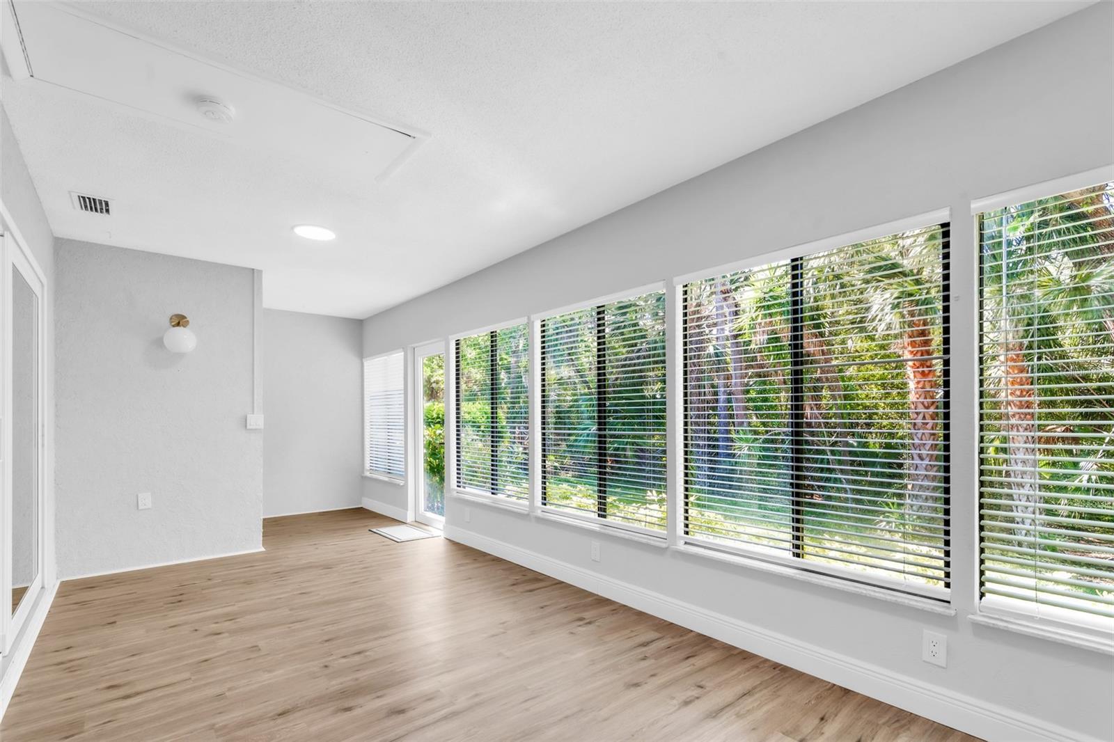 600 S WOODLANDS DR — photo 23