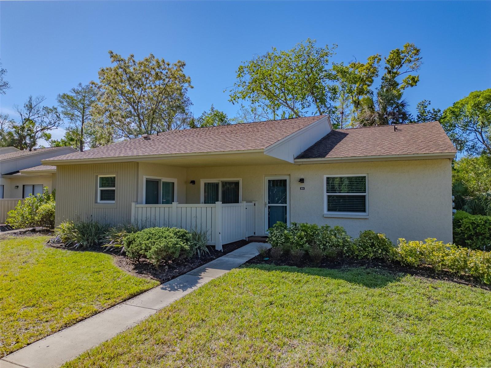 600 S WOODLANDS DR — photo 2