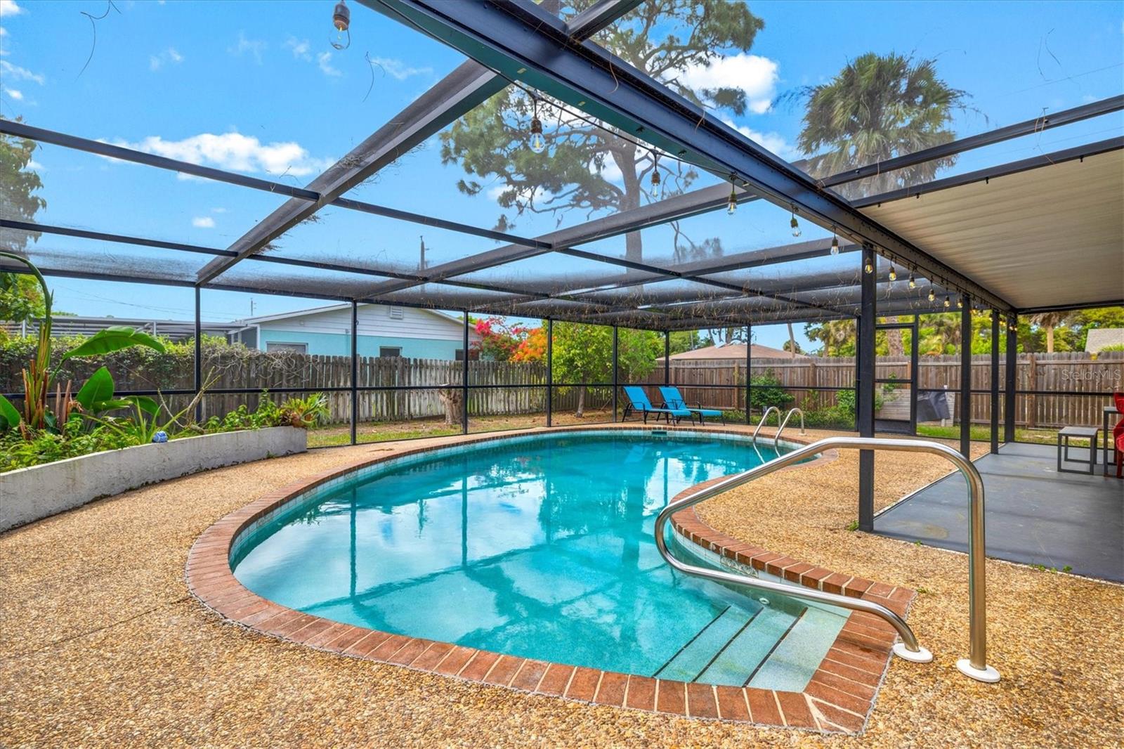 3310 SIESTA DR — photo 2