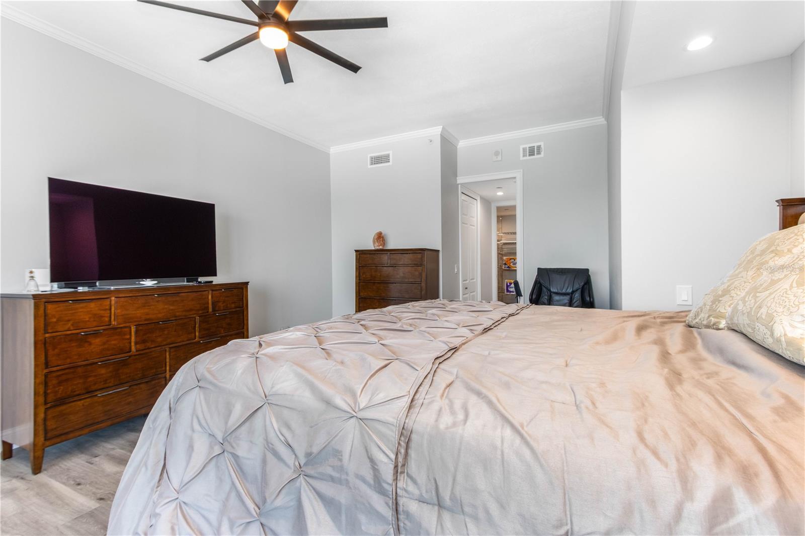 1560 GULF BLVD #1607 — photo 23