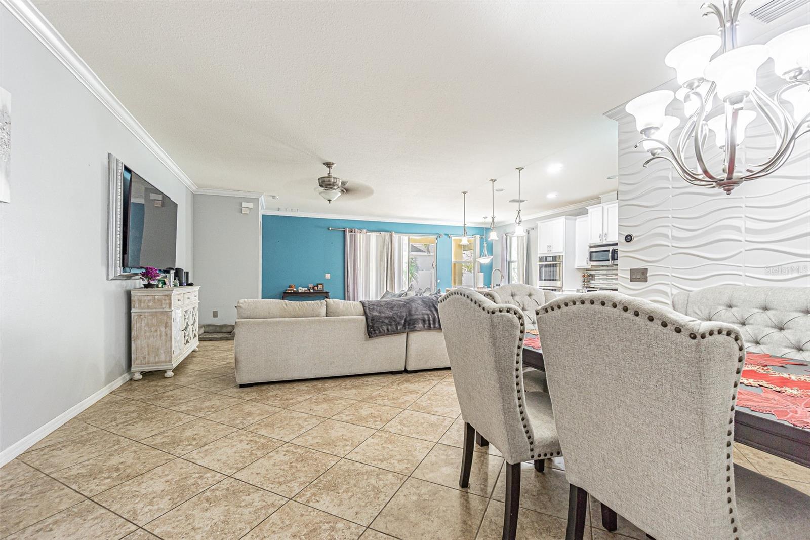 10627 SCENIC HOLLOW DR — photo 8