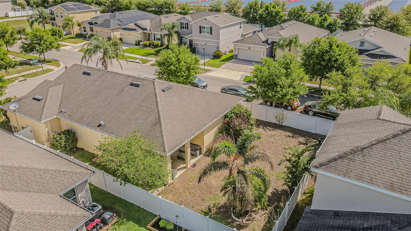 10627 SCENIC HOLLOW DR — photo 28