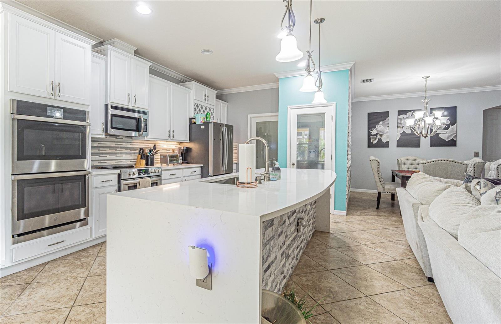 10627 SCENIC HOLLOW DR — photo 4