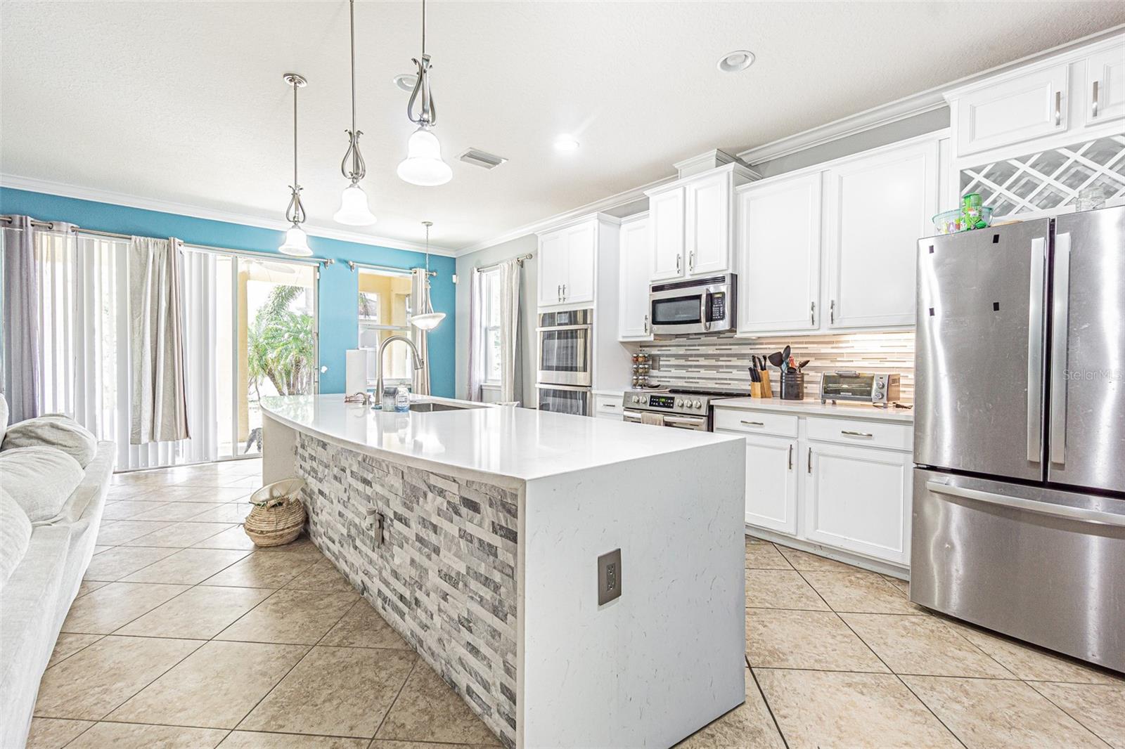 10627 SCENIC HOLLOW DR — photo 6