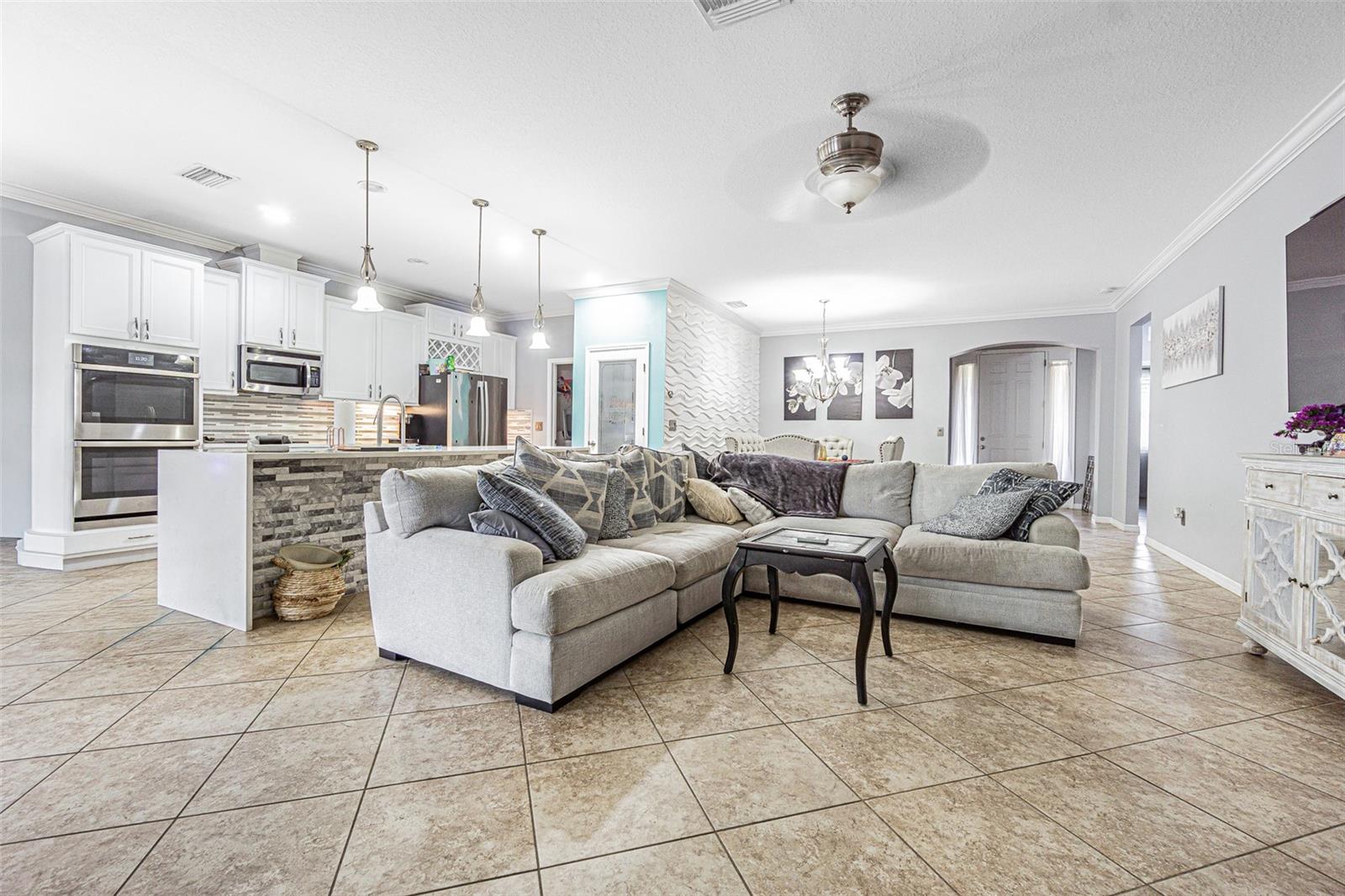 10627 SCENIC HOLLOW DR — photo 5