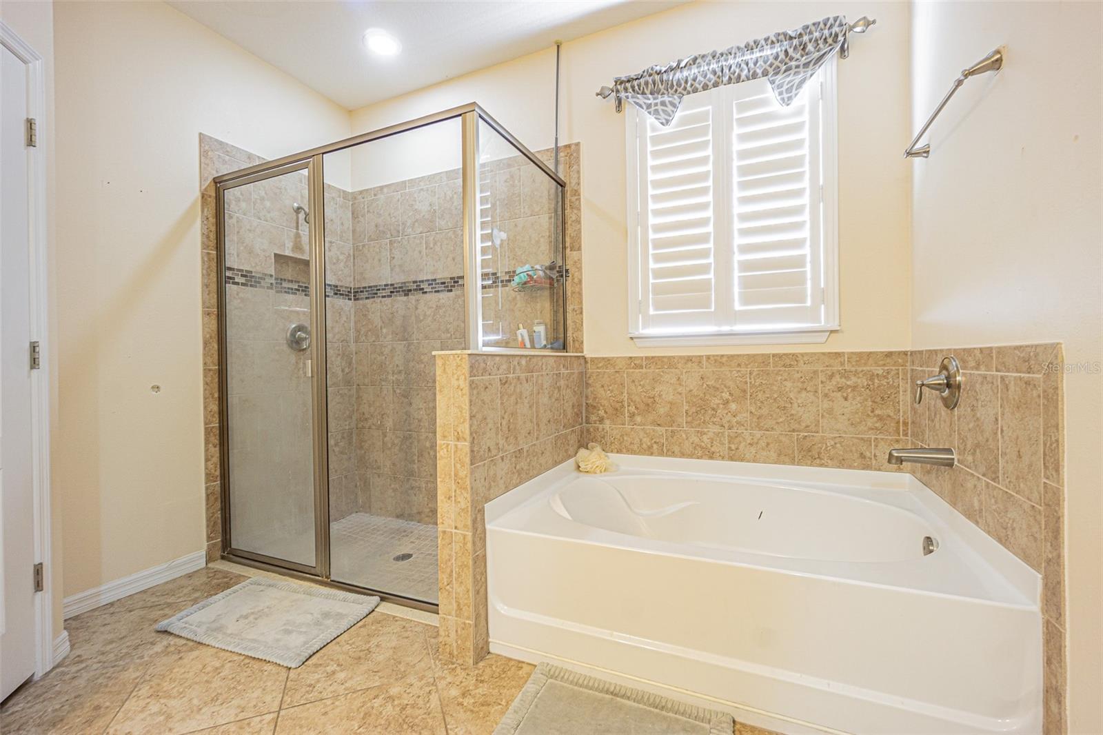 10627 SCENIC HOLLOW DR — photo 14