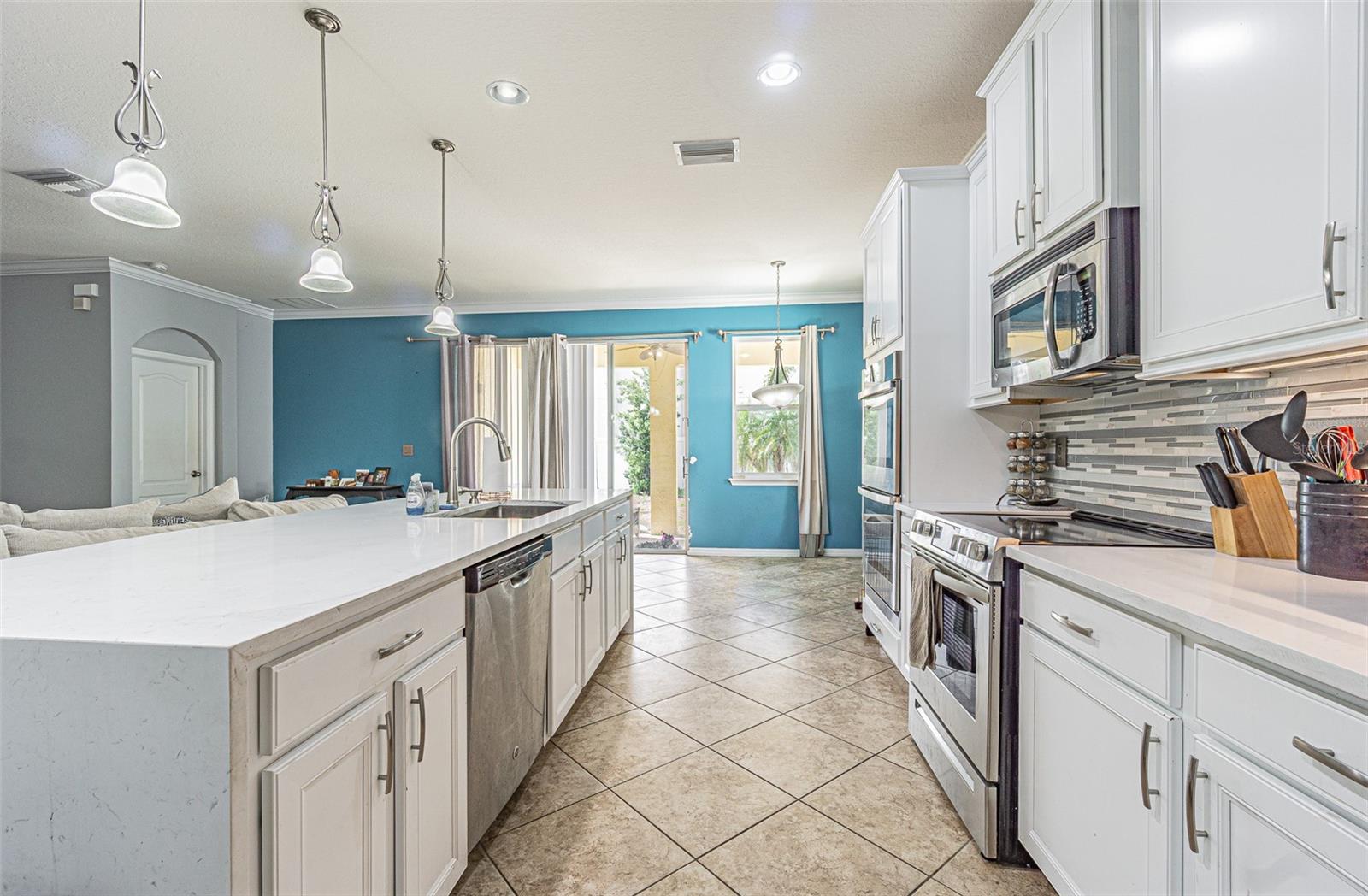 10627 SCENIC HOLLOW DR — photo 11
