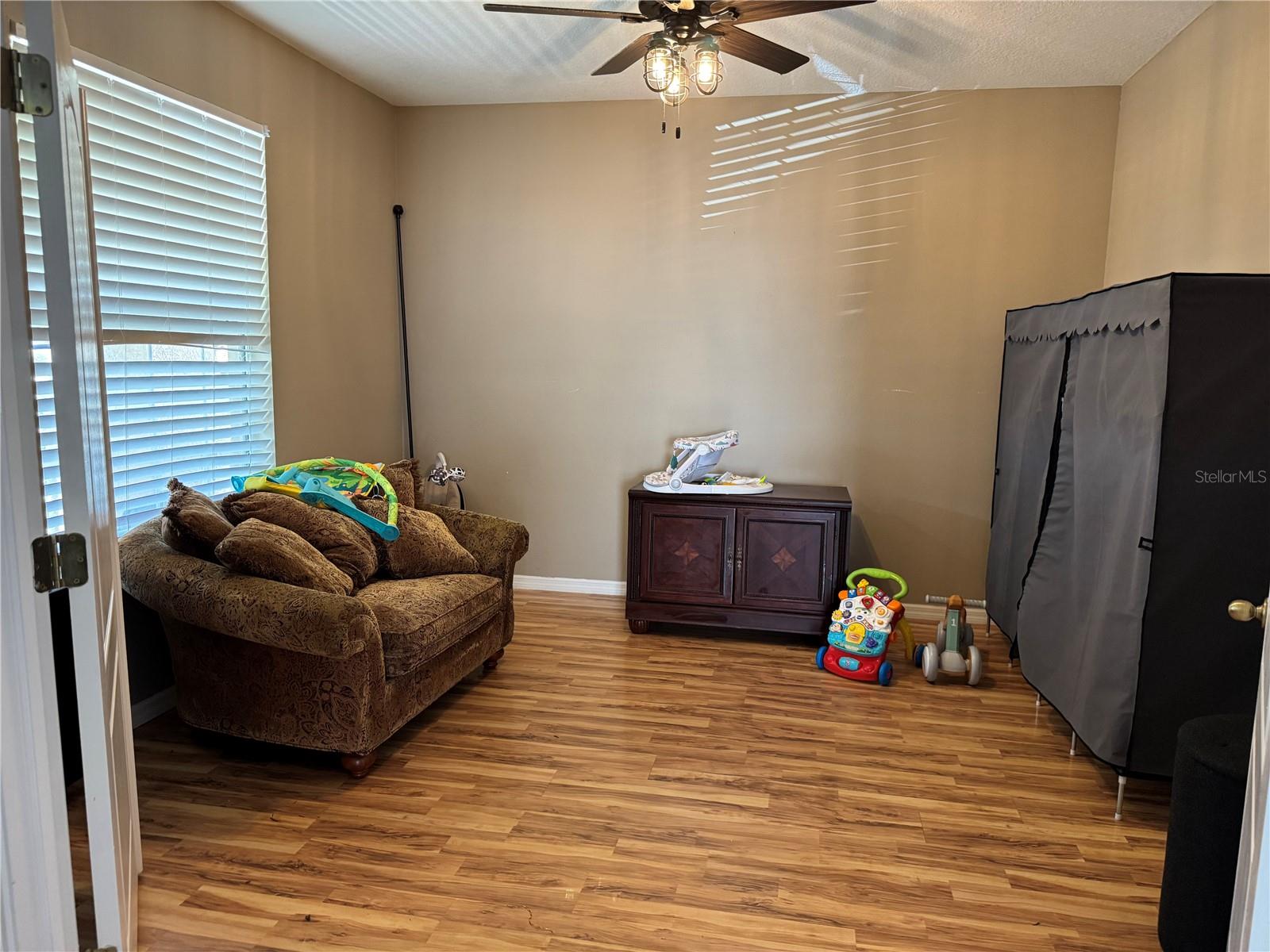 435 STONE BRIAR DR — photo 9