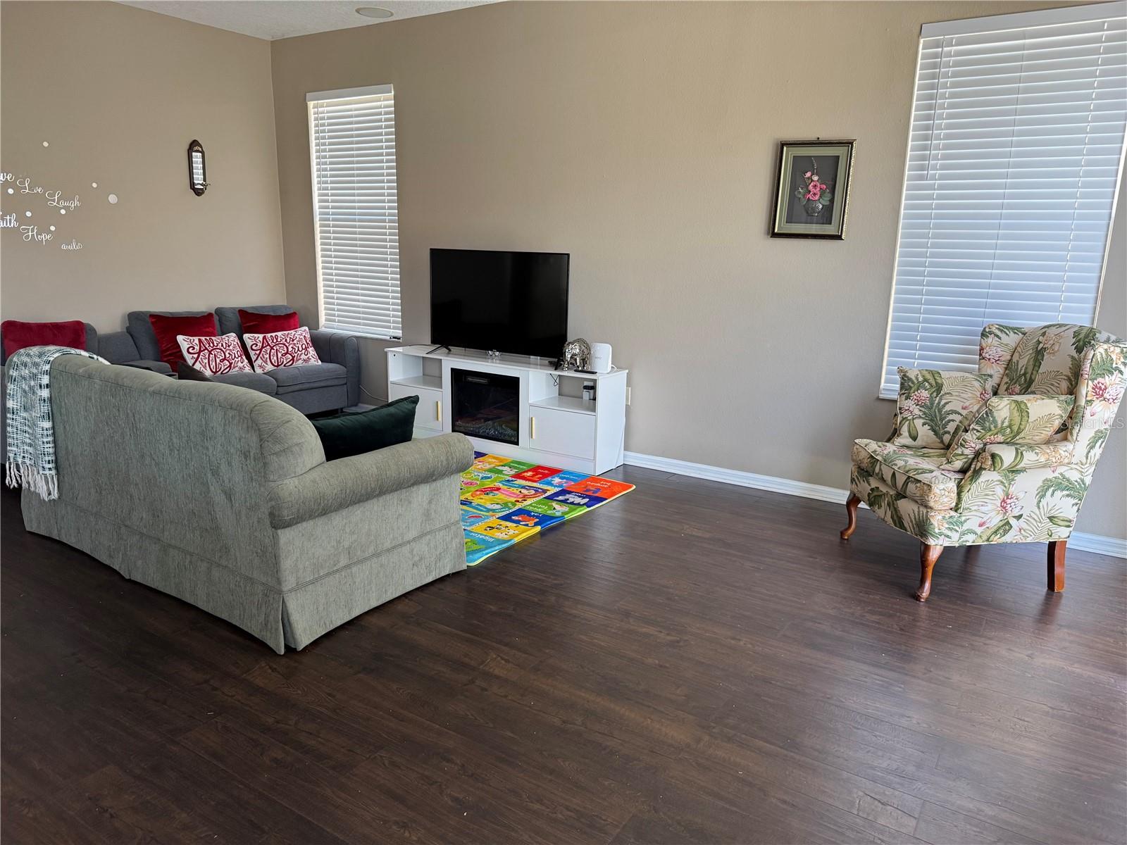 435 STONE BRIAR DR — photo 4