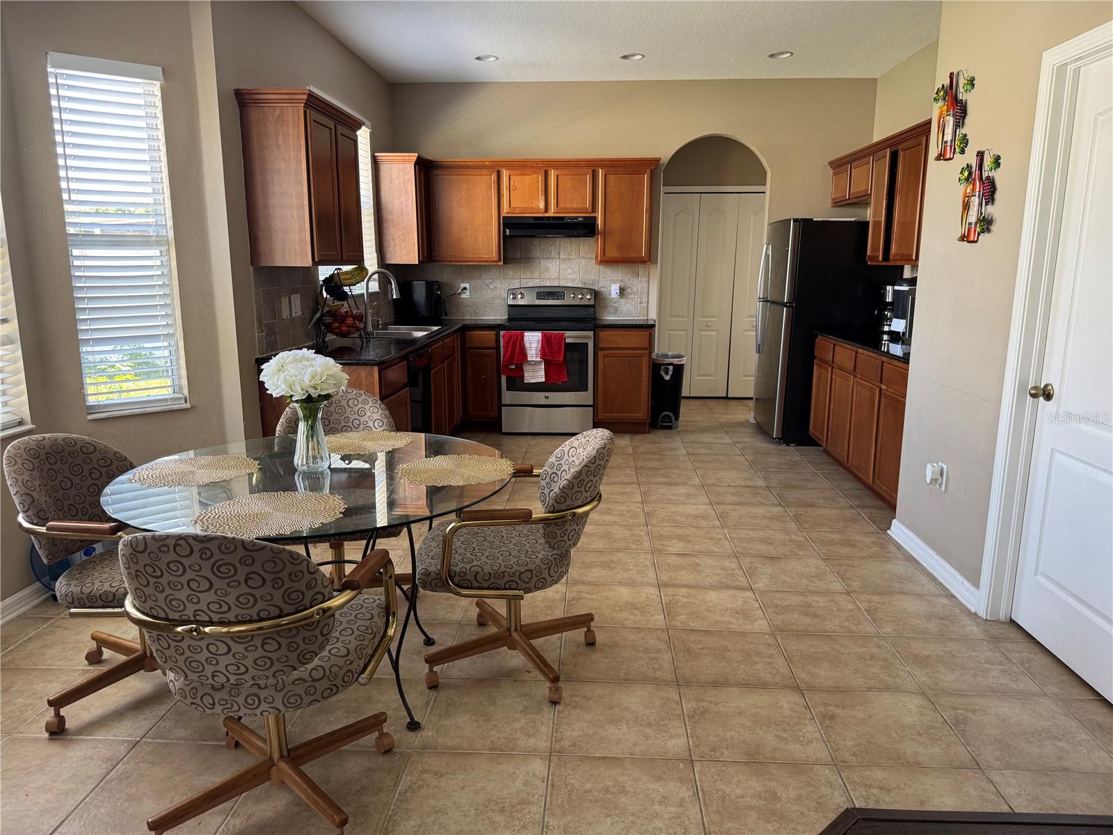 435 STONE BRIAR DR — photo 5