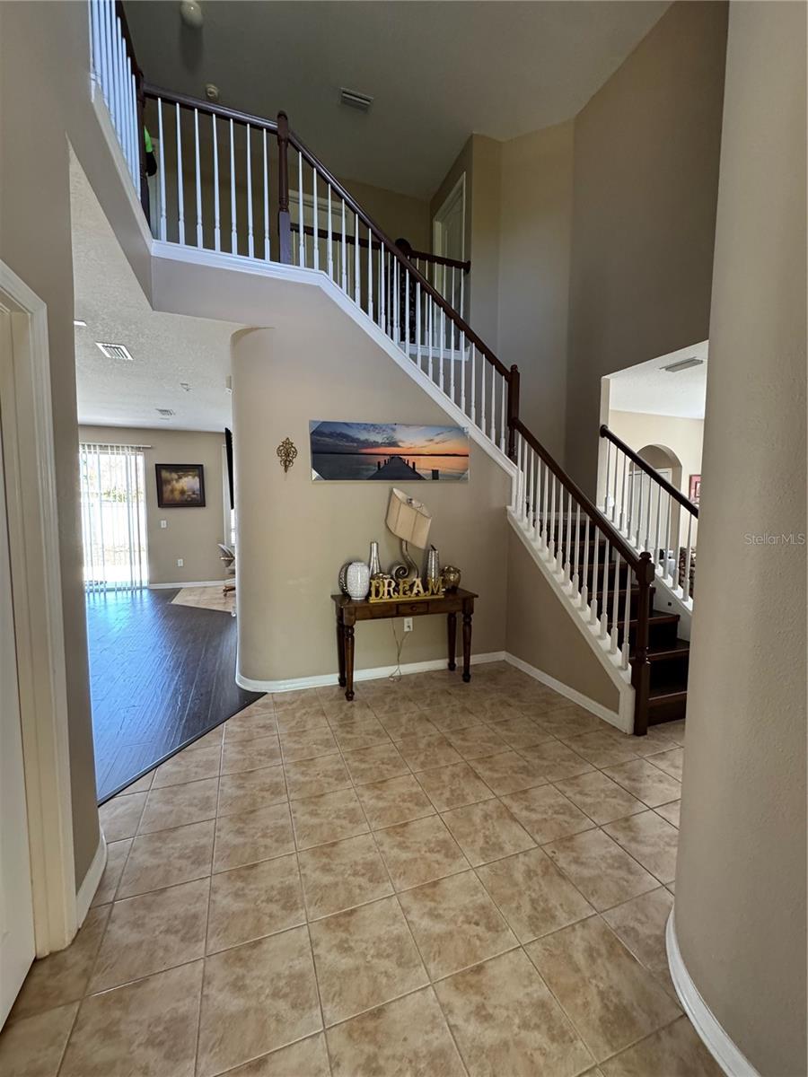 435 STONE BRIAR DR — photo 2