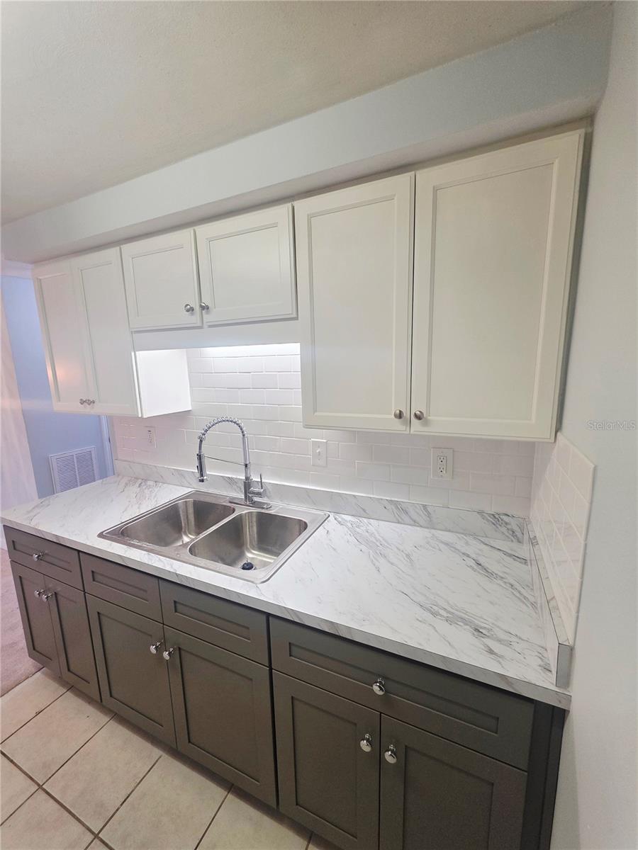 4461 RUSTIC DR — photo 8