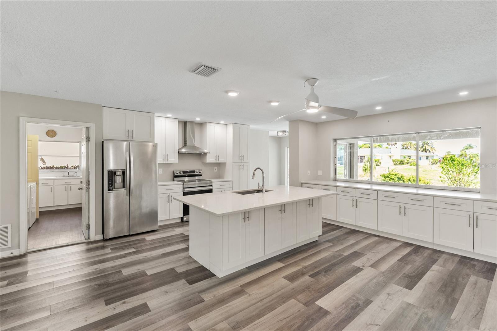 1009 KINGS CT — photo 3