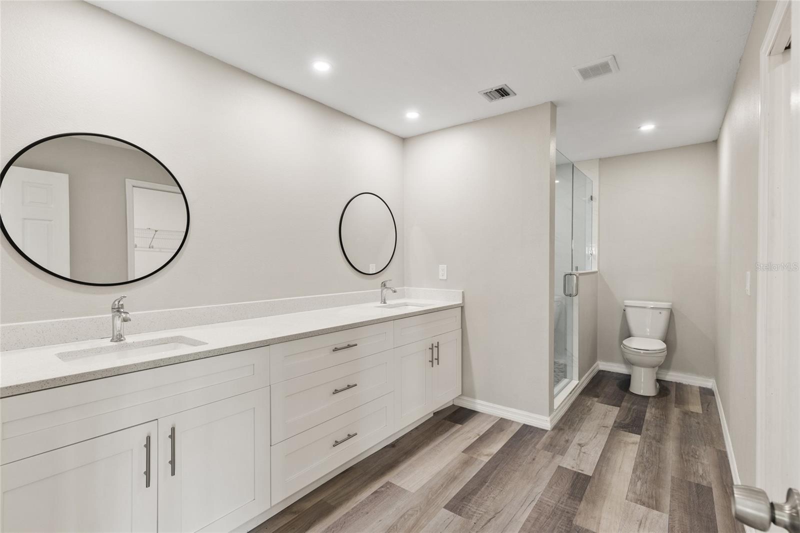 1009 KINGS CT — photo 11