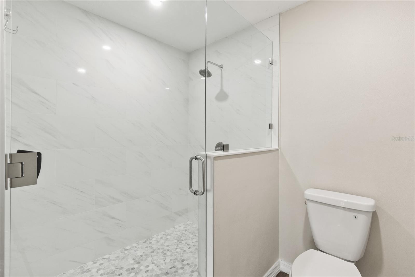 1009 KINGS CT — photo 12