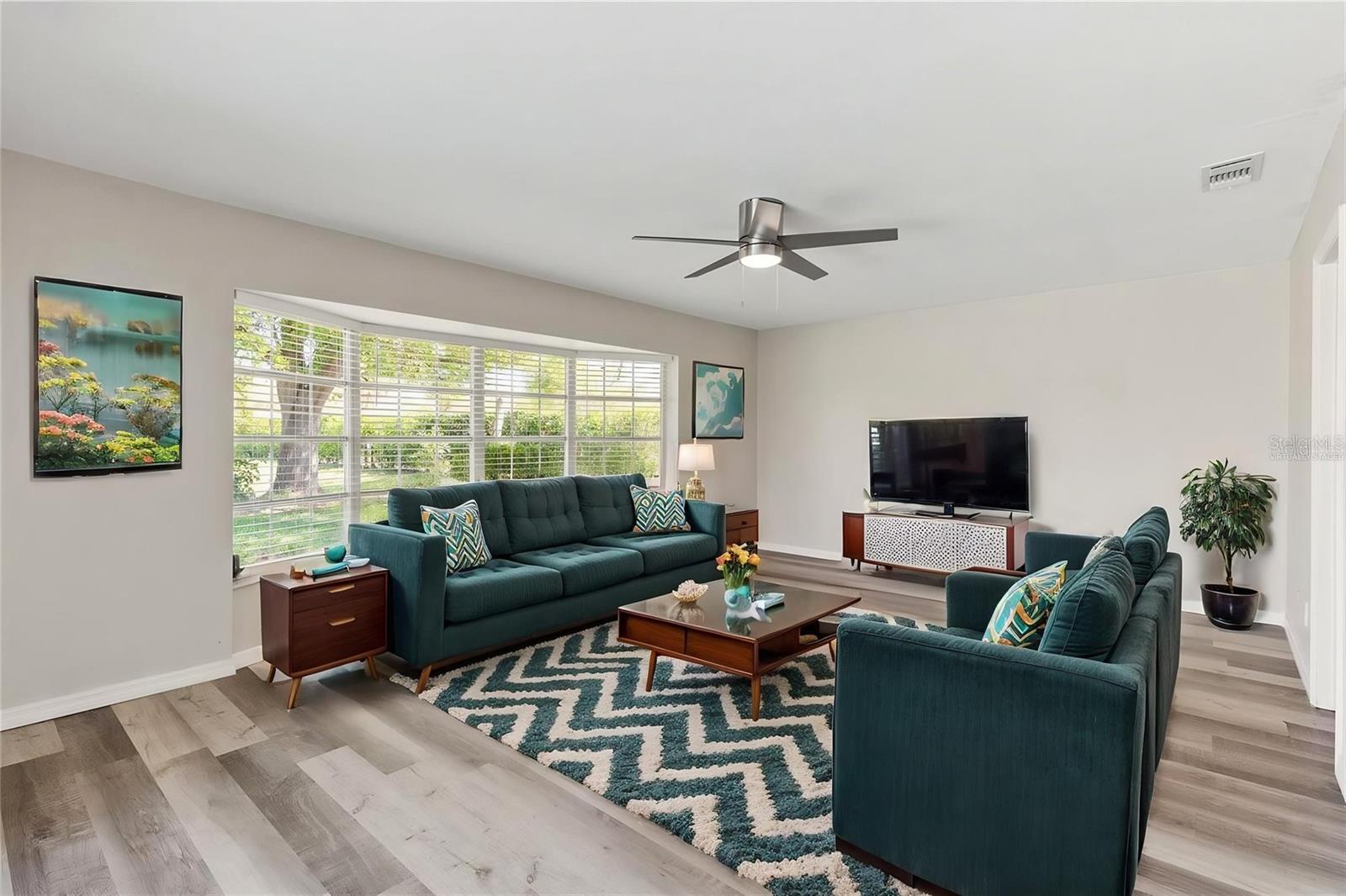 1009 KINGS CT — photo 9