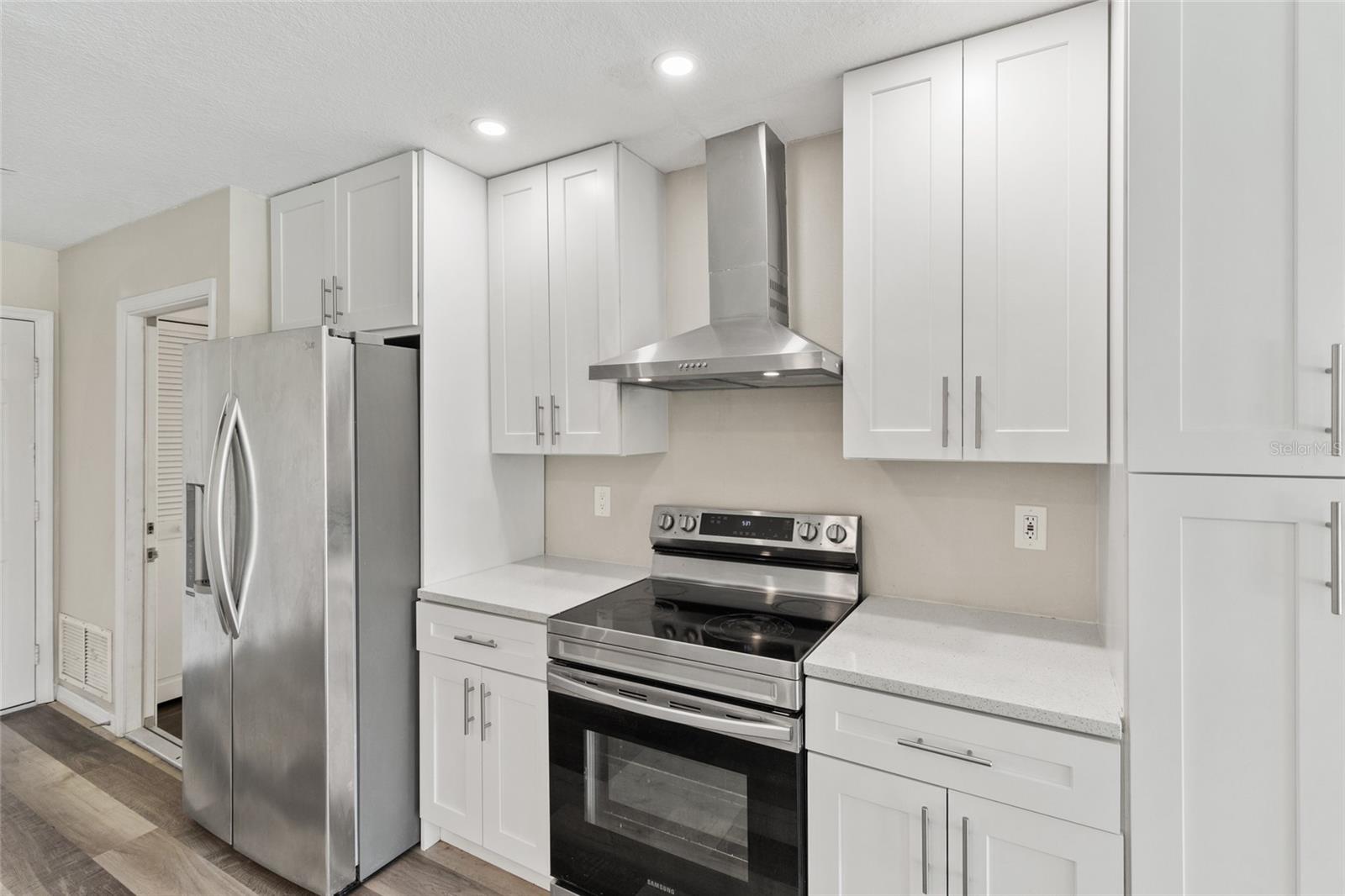 1009 KINGS CT — photo 5