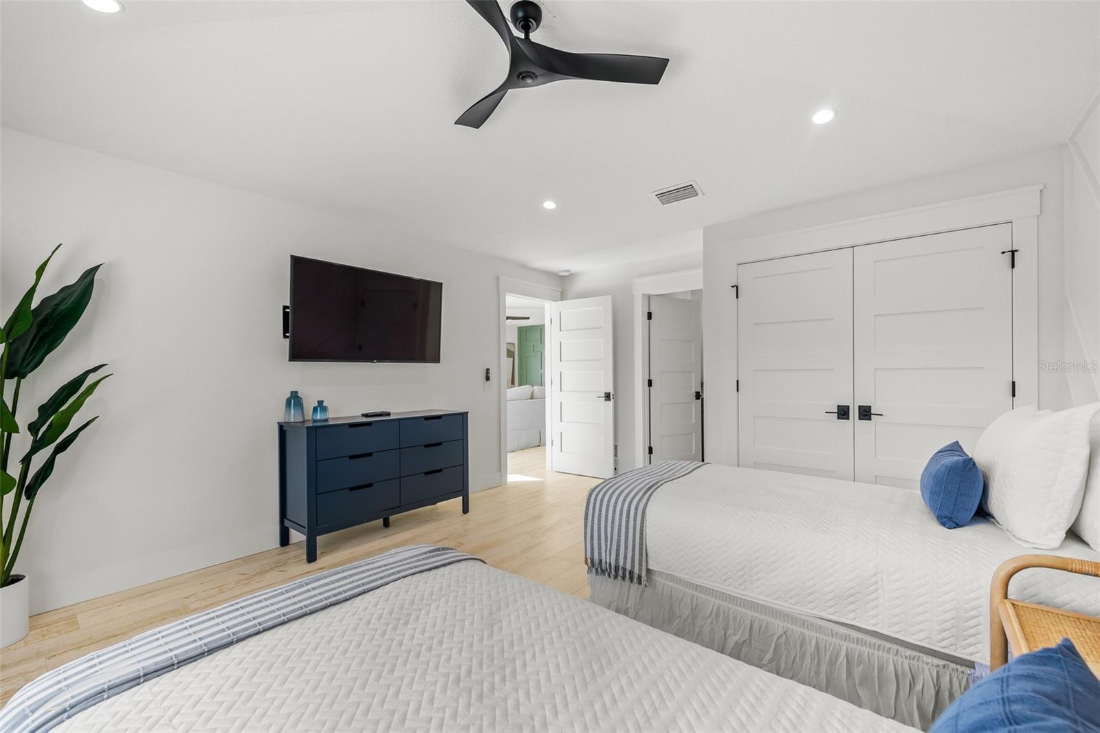 128 FILLMORE DR — photo 33