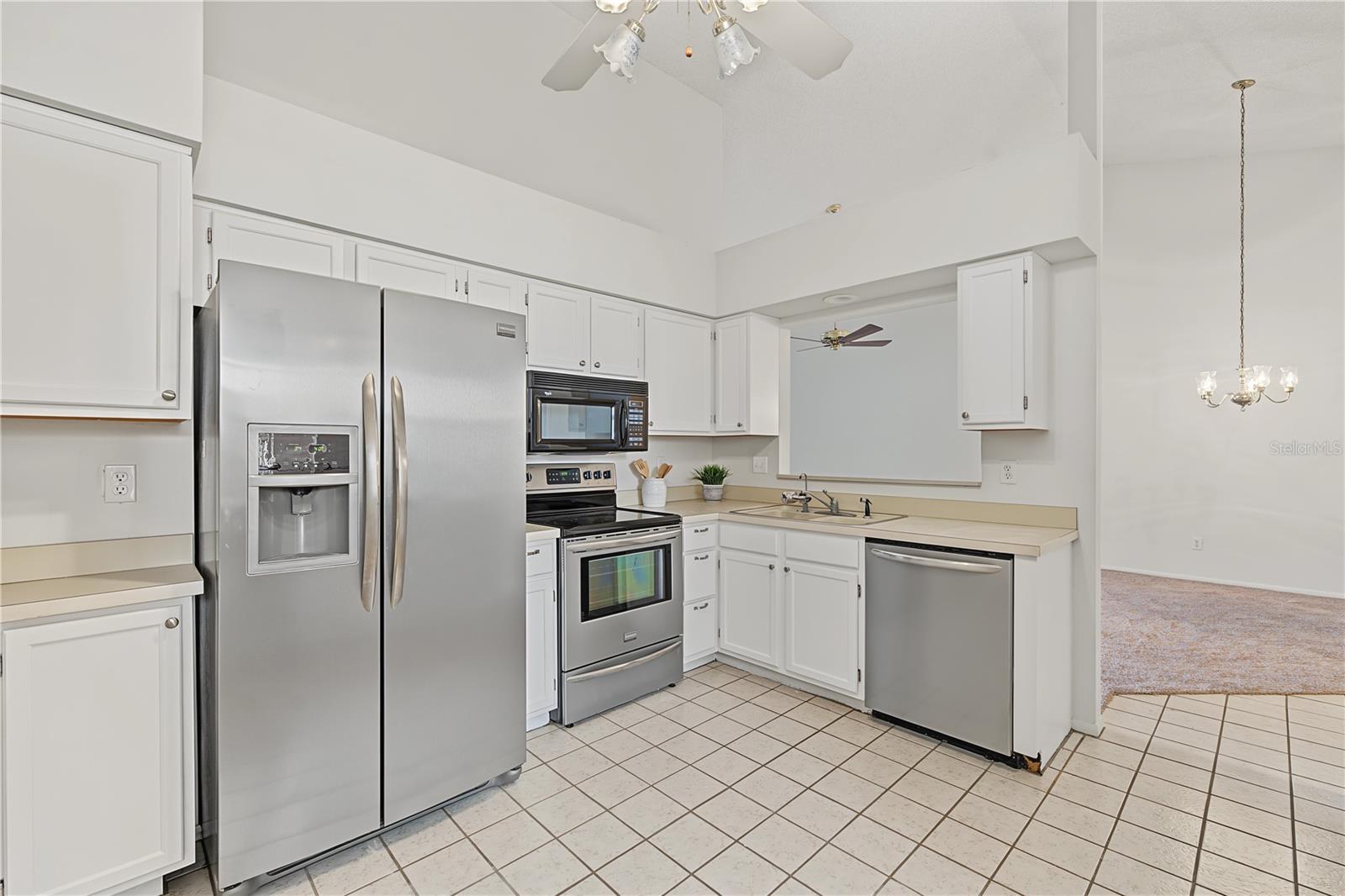 3960 MERMOOR DR — photo 7