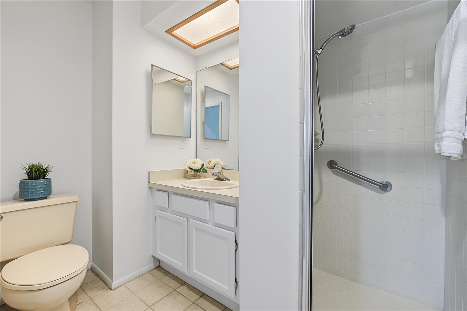 3960 MERMOOR DR — photo 14