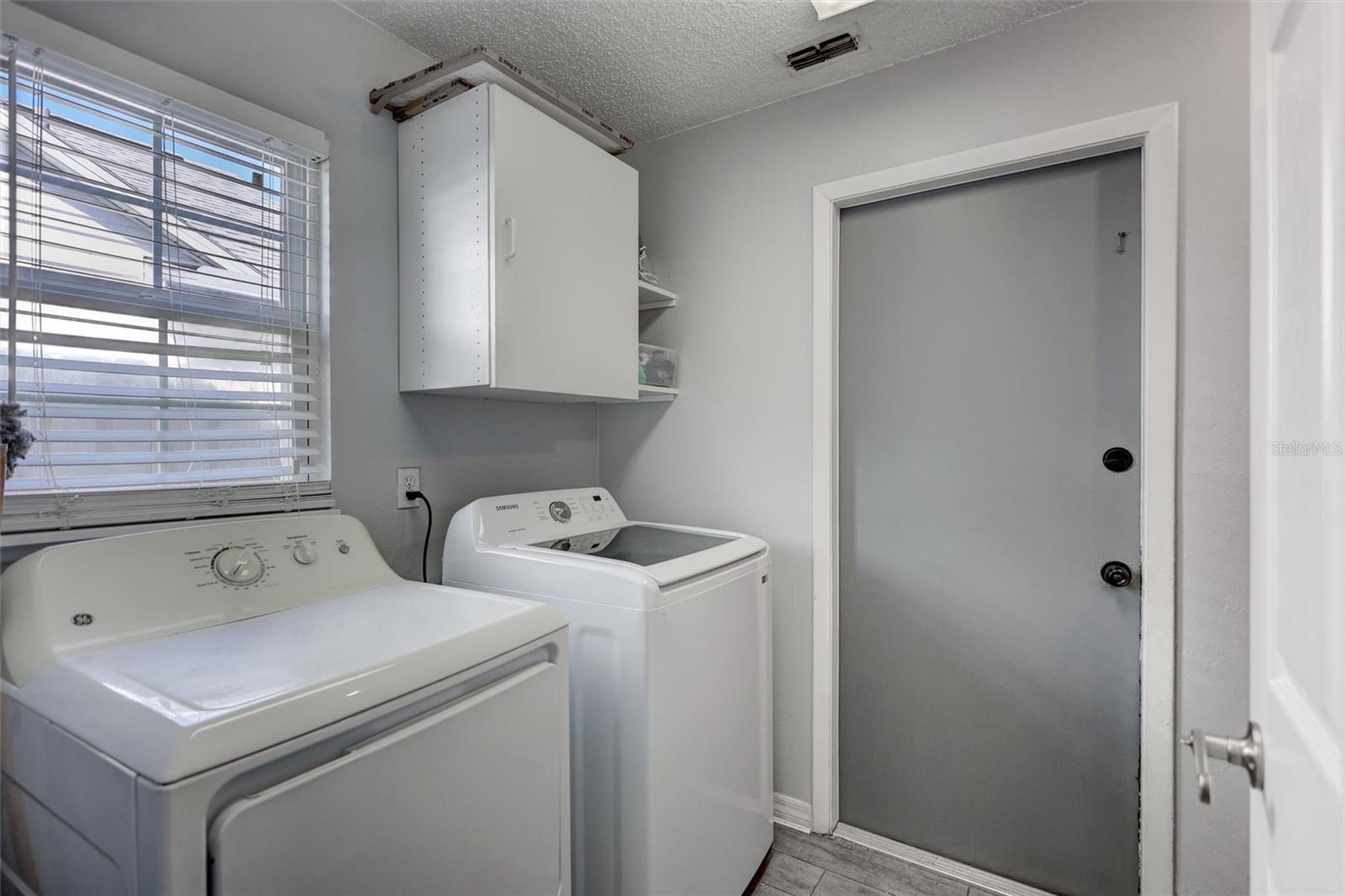 1640 COUNTRYWOOD ST — photo 37